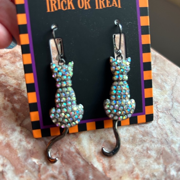 Bedazzled kitty earrings - Picture 2 of 2